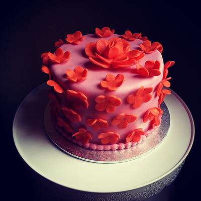 floral birthday cake - Cake by Edelcita Griffin (The Pretty Nifty)