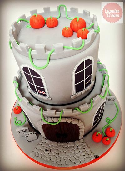 Spooky Halloween Castle Cake for Iggy's 5th Birthday - Cake by Natalie Dickinson 