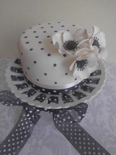 Anemone Cake - Cake by prettypetal
