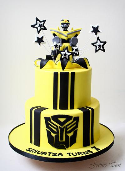 Bumblebee - Transformer - Cake by Joonie Tan