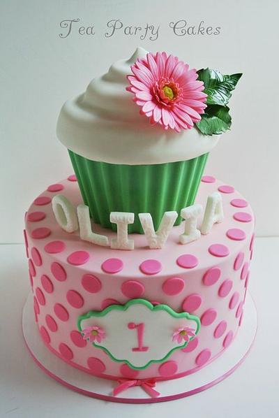 Olivia's Giant Cupcake - Cake by Tea Party Cakes