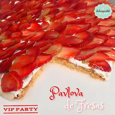 Pavlova de Fresas en Medellín - Cake by Dulcepastel.com