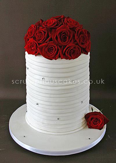 Vase Wedding Cake - Cake by Scrumptious Cakes