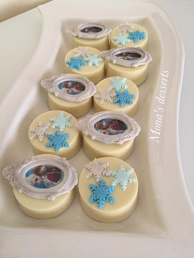 Frozen chocolate covered Oreos - Cake by Muna's Cakes 