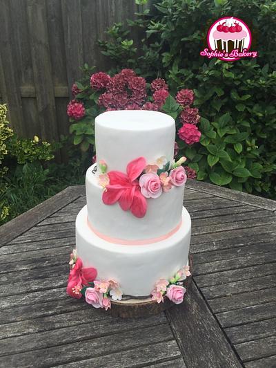 Summer chique vintage wedding cake - Cake by Sophie's Bakery
