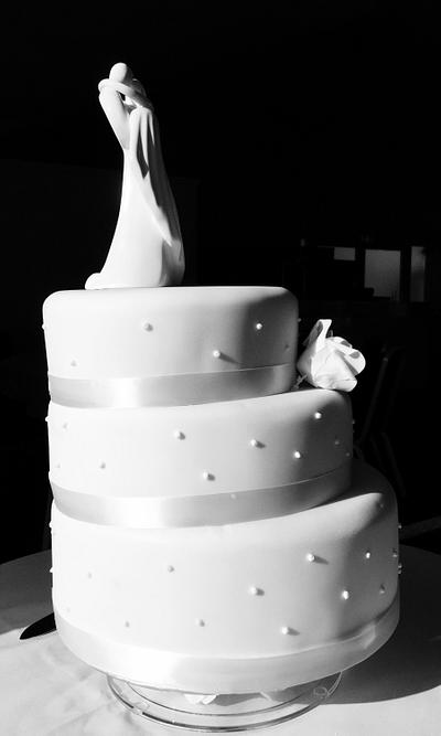 White Wedding cake - Cake by Shelagh