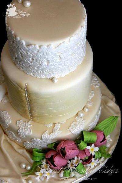 Vintage Wedding Cake - Cake by Sweet Treasures (Ann)