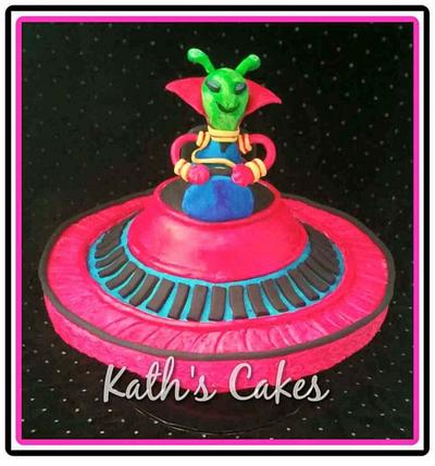 Cruising Alien  - Cake by Cakemummy