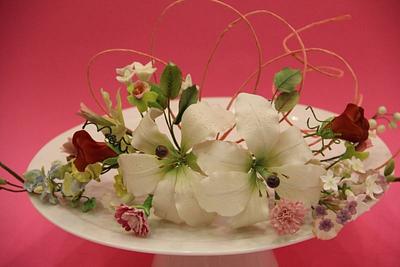 gum paste casablanca lilies - Cake by Flavia De Angelis