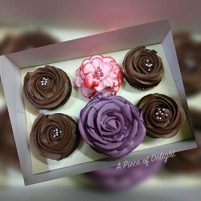 Floral cupcakes - Cake by A Piece of Delight by Manisha Arora 
