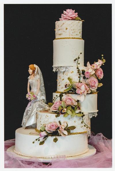 The Bride and Roses - Cake by Lena da Cruz