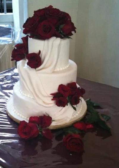 fresh flowers red roses wedding cake - Cake by mybakehouse