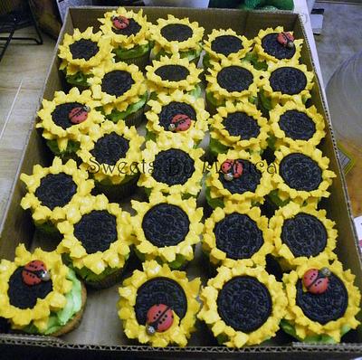 Sunflower Cupcakes - Cake by Sweets By Monica