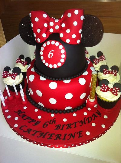 Minnie Mouse with cupcakes - Cake by Donnajanecakes 