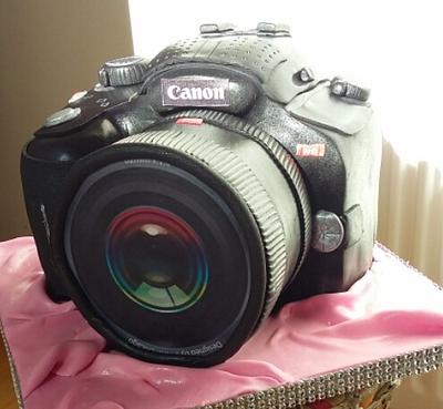 camera - Cake by Lorna