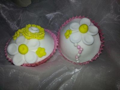 cupcakes - Cake by Rachel Oneil