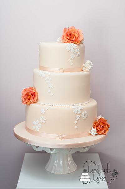 Pale peach 'n' Miss Piggy roses - Cake by Kathryn