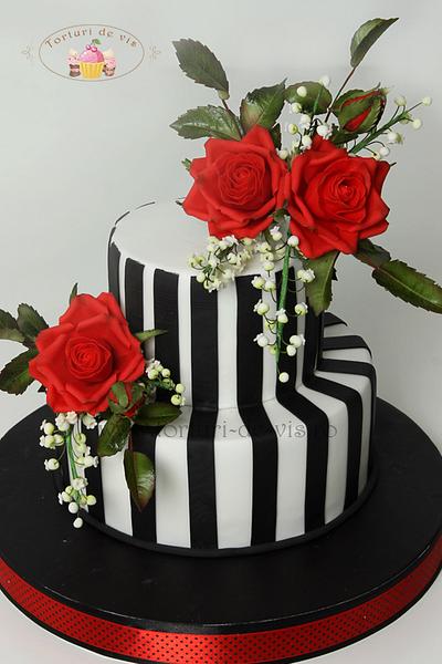 Stripes and red roses - Cake by Viorica Dinu