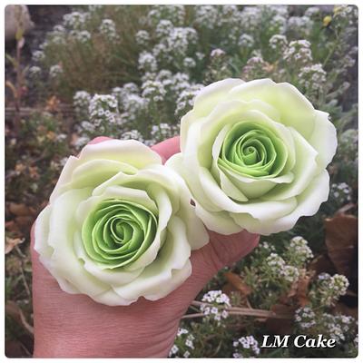 Lime freeform roses - Cake by Lisa Templeton