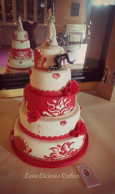 Red and White - Cake by loveliciouscakes
