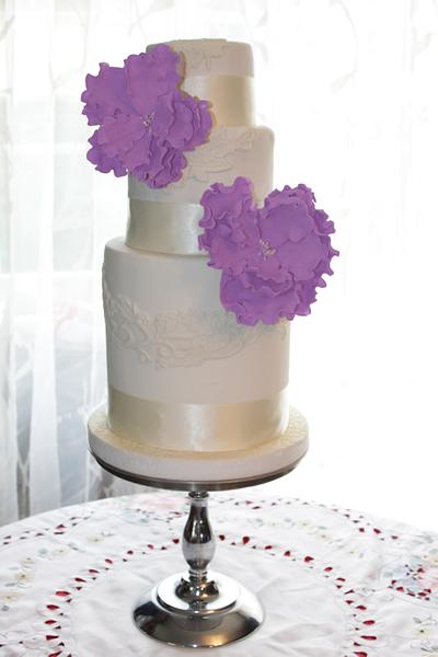 Lilac and cream satin - Cake by Artym 