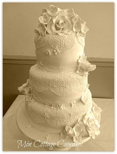 Roses, lace and Hydrangea wedding cake - Cake by Môn Cottage Cupcakes
