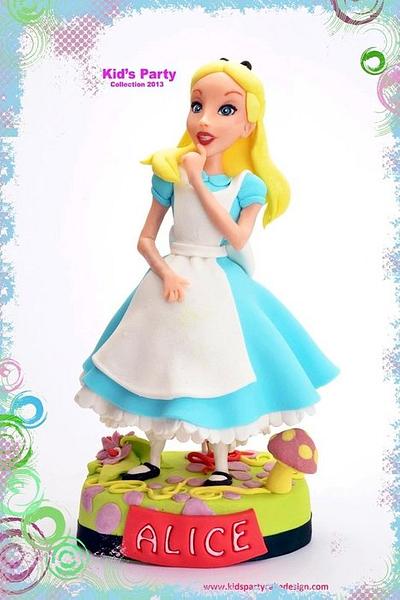 Alice , cake topper  - Cake by Maria  Teresa Perez