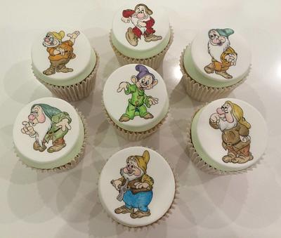 Seven dwarfs cupcakes - Cake by TiersandTiaras