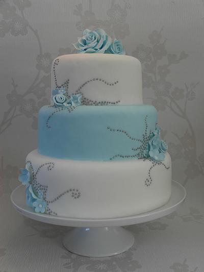 Blue and silver roses - Cake by keelyscakes1