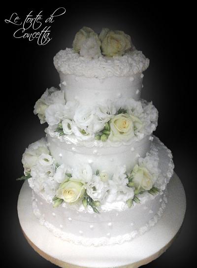 Wedding cake with roses and lisiantus. - Cake by Concetta Zingale