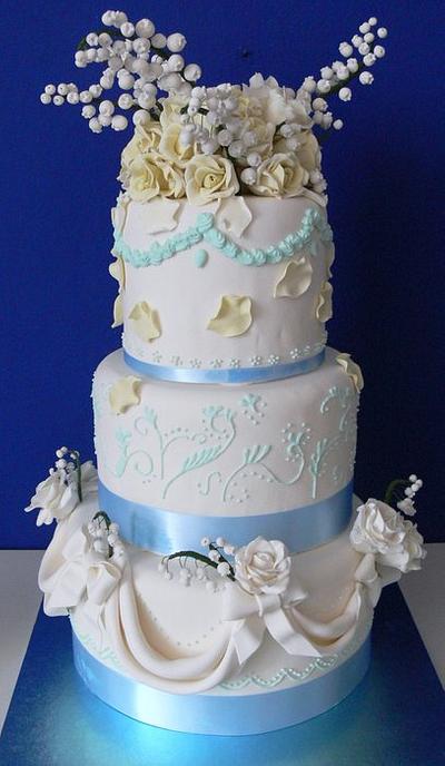 LIGHT BLUE - Cake by Camilla Rosso