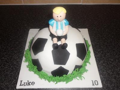 Football 3d dome - Cake by Natalie Watson