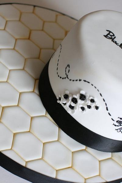 Black Bee Creative  - Cake by Katy Davies