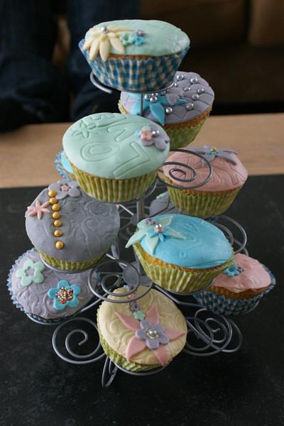 cupcakes - Cake by Michelle