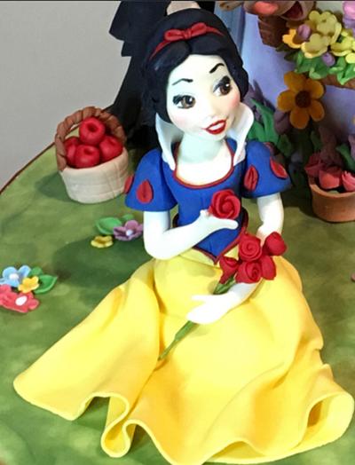 Snow White - Cake by Ele Lancaster