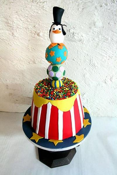 Circus penguin - Cake by Rebecca 