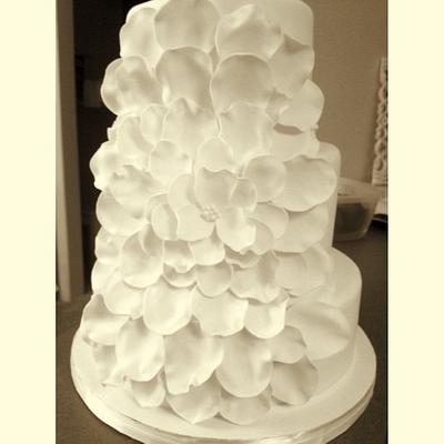 White flower petal wedding cake - Cake by Lydia