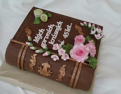 birthday book - Cake by Táji Cakes