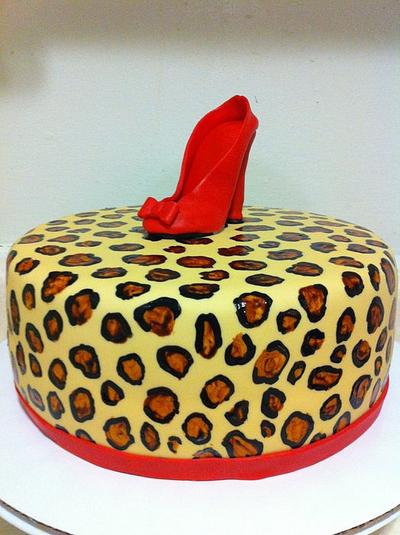 High heeled leopard print cake - Cake by Jenn