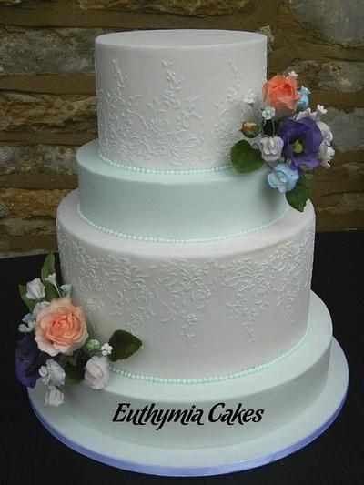 Pale blue and white wedding cake with sugar flowers - Cake by Eva