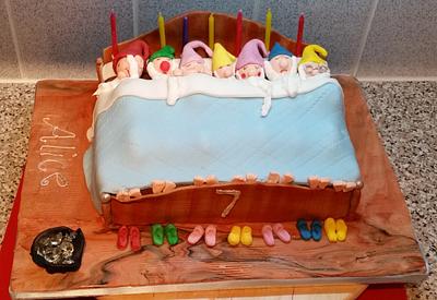 Seven dwarfs birthday cake - Cake by Lynn
