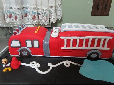 My first 3D Fire Truck  - Cake by Laura 