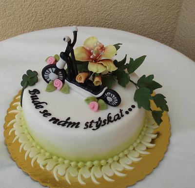 with a scooter - Cake by Táji Cakes