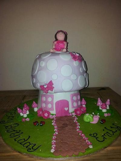 Toadstool cake  - Cake by Chantal Hellens