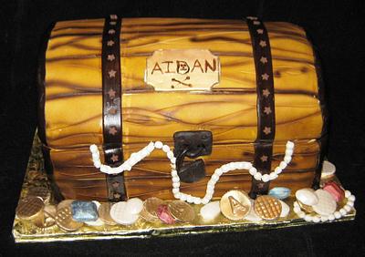 Treasure chest - Cake by Lauren Cortesi