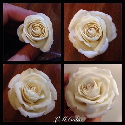 Freeform White Sugar rose - Cake by Lisa Templeton