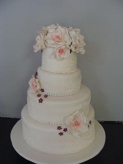 Roses and Lace wedding cake - Cake by liesel
