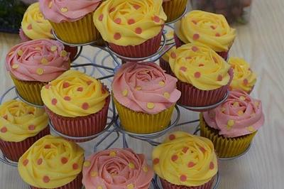 Polka dot cupcakes - Cake by LilleyCakes