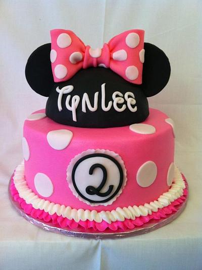 Minnie Mouse  - Cake by Christie's Custom Creations(CCC)