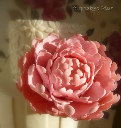 Peony and daisy wedding cake - Cake by Janice Baybutt